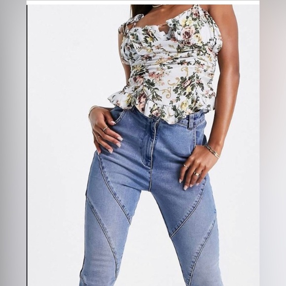 Floral top with adjustable tied straps - Picture 1 of 7